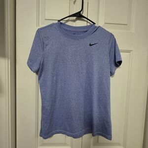 Nike drifit women's shirt size medium